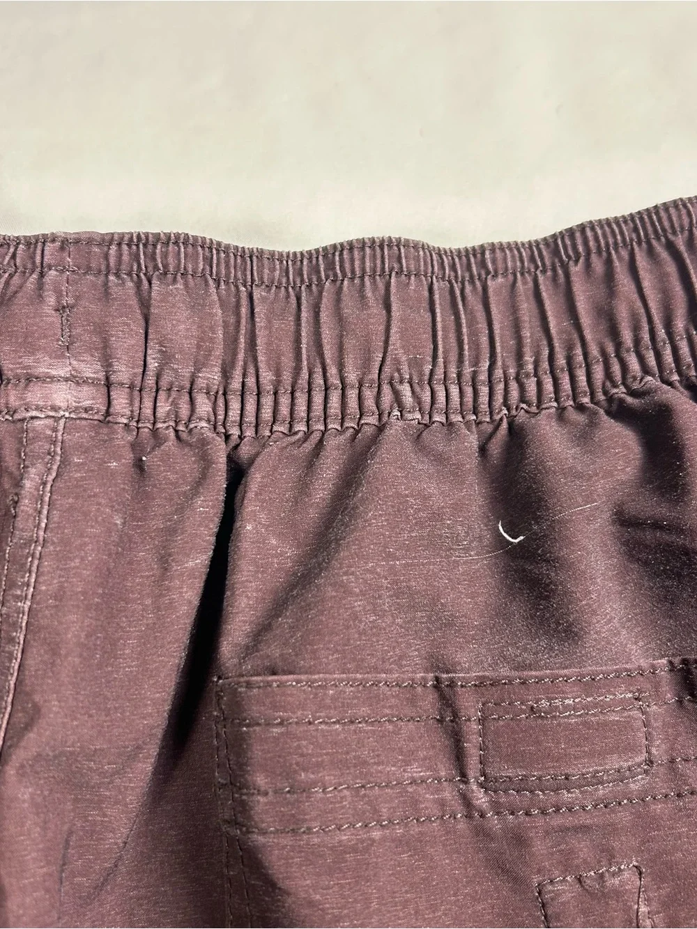 Vuori Banks Hybrid Athletic Shorts Colorblock Burgundy / Brown Men's Size Medium